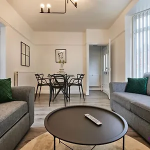  Holiday home Host - Family Near Centre, Pets Ok & Free Parking United Kingdom